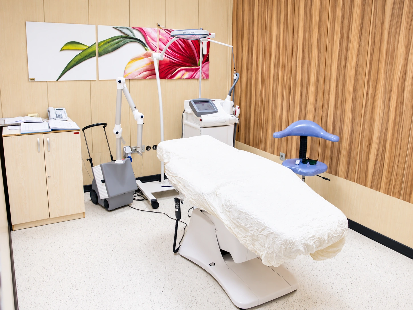 Treatment room at Baqiyatallah Hospital Dermatology and Hair Clinic with treatment bed and specialized equipment
