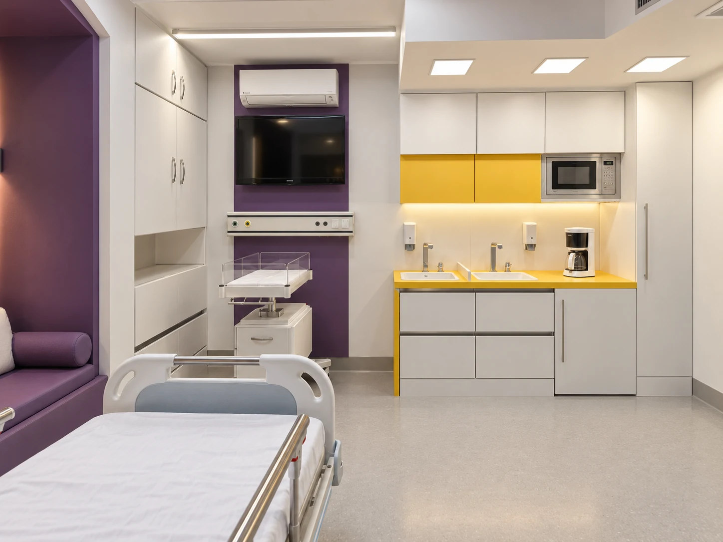 LDR support zone at Tehranpars Hospital with hospital bed, newborn bassinet, cabinetry, sinks and medical headwall