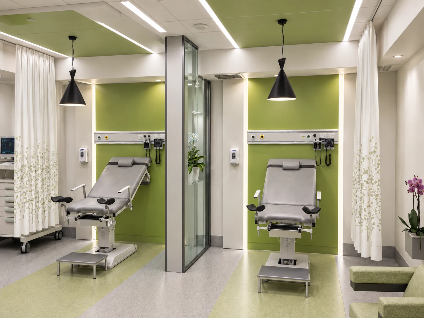 Symmetrical arrangement of two examination bays in the midwifery room at Tehran Pars Hospital
